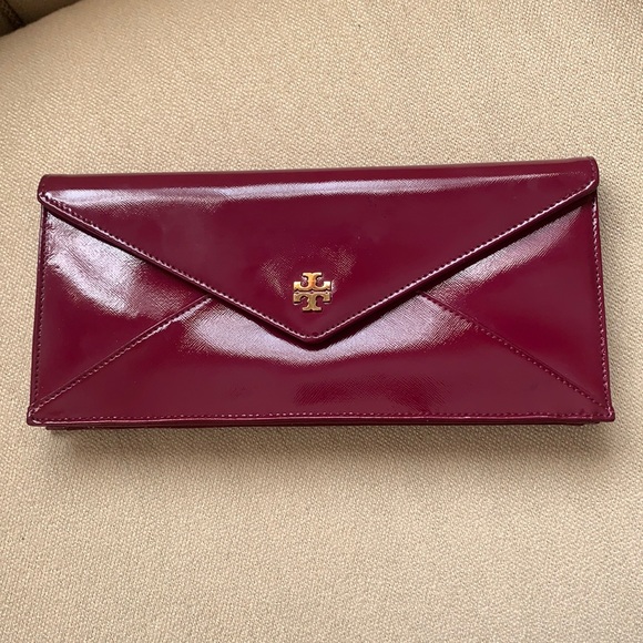 TORY BURCH PATENT CLUTCH! - Picture 1 of 12